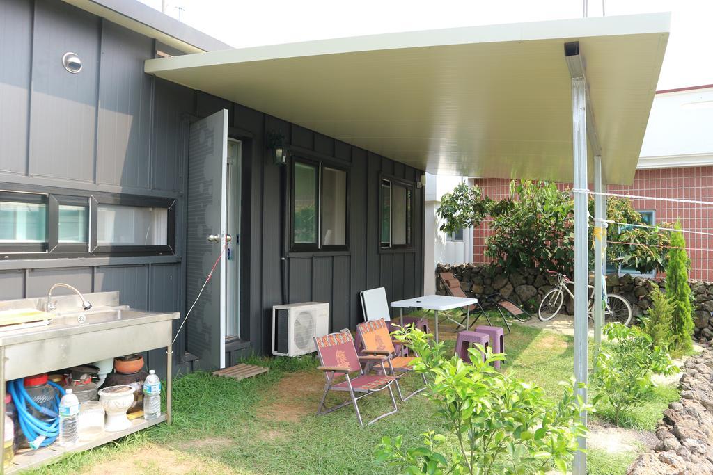 Blue Island Guesthouse Seogwipo Exterior photo